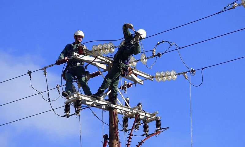 εργασίες από εναερίτες στο δίκτυο ηλεκτροδότησης