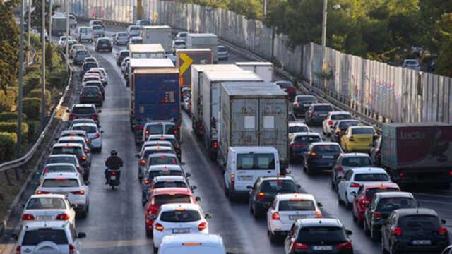 κινηση αυτοκινητων στην εθνικη οδο