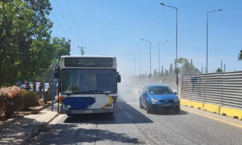 λεωφορειο πιανει φωτια στο γαλατσι