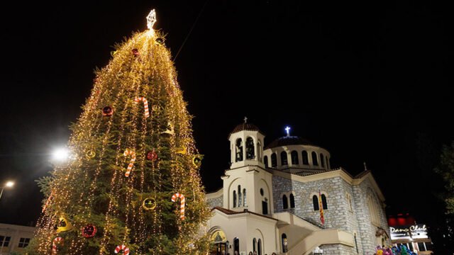 φωταγώγηση χριστουγεννιατικου δεντρου στην αγια παρασκευη