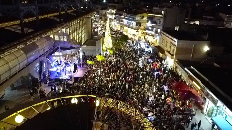 μαρουσι φωταγωγηση χριστουγεννιατικου δεντρου 