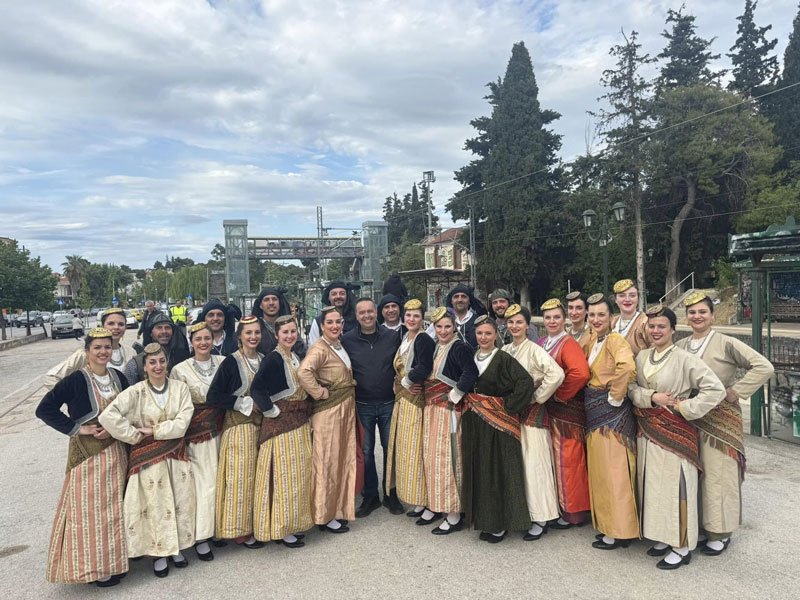 ομάδα χορευτικού σύλλογου στον άγιο στέφανο αττικής