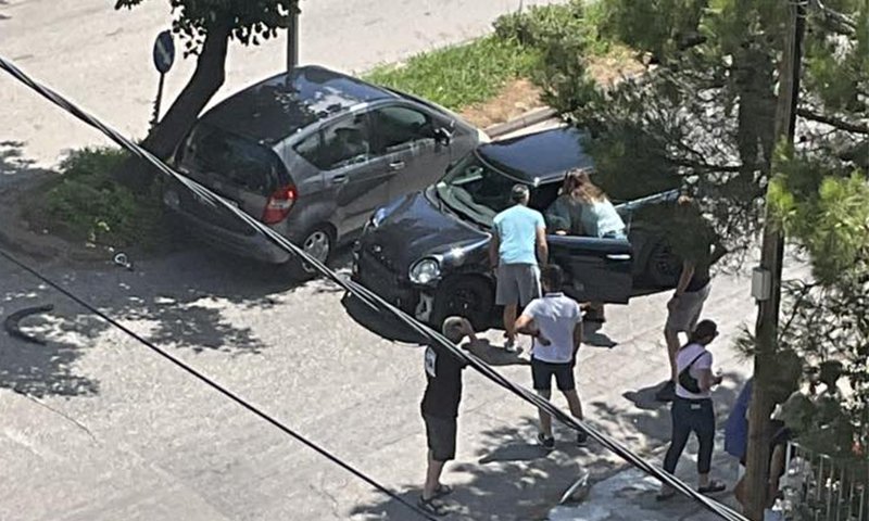 τροχαιο στην οδο χαριλάου τρικουπη στην κηφισια